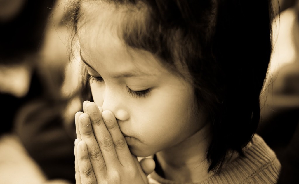 little-girl-praying